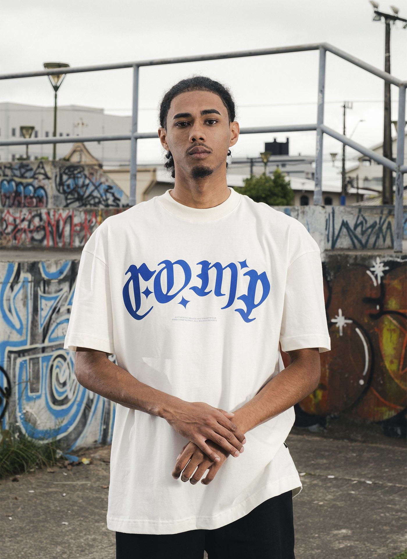 Overcrowded 大混雑 CF CAMISETA OVERSIZED - URBAN