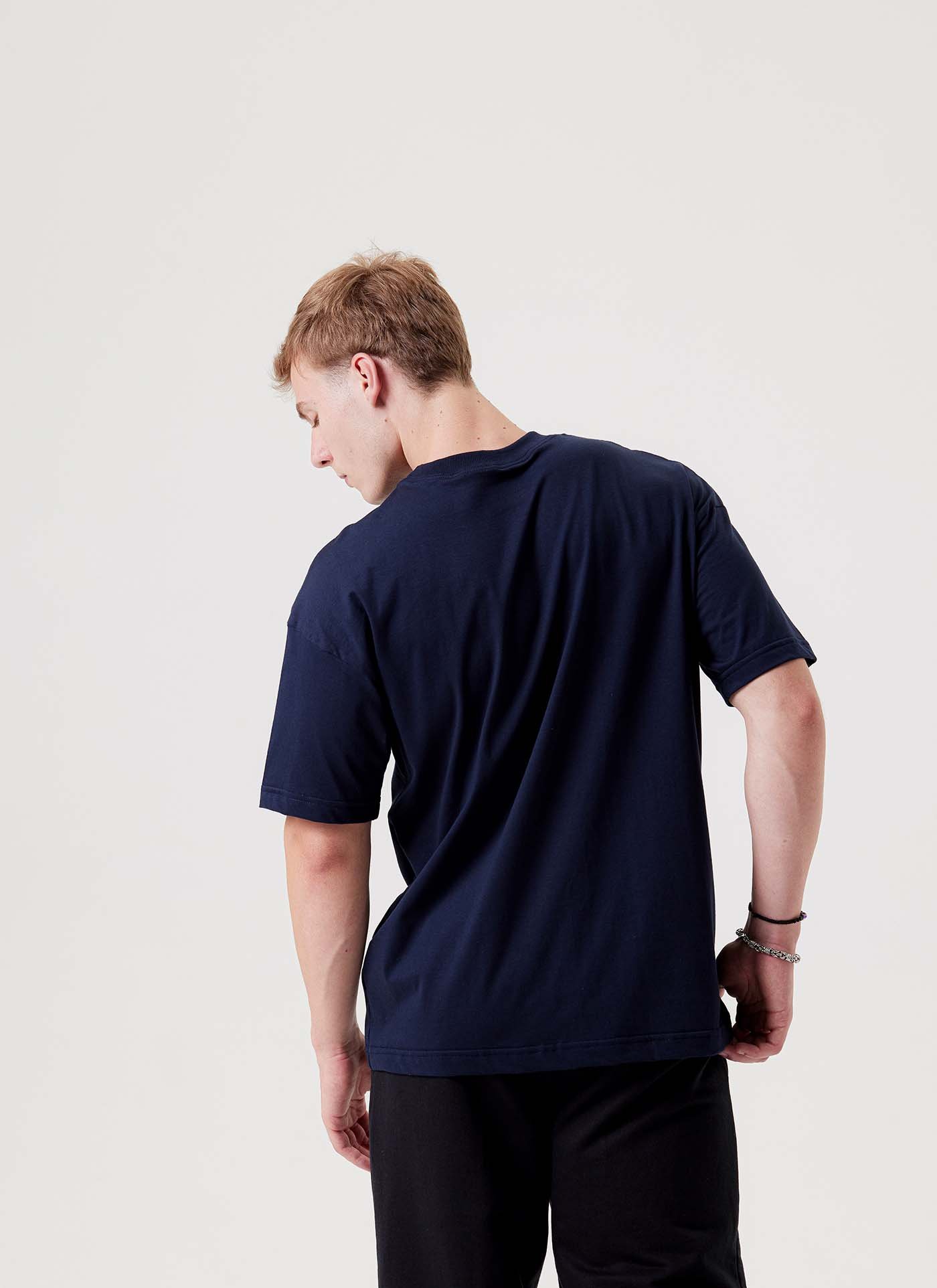 CAMISETA OVERSIZED | MASCULINA | ESTAMPA MINIMALISTA | EMBLEM AZUL